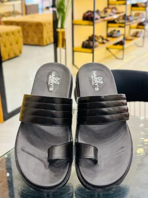 BLACK TOE-RING SLIPPERS